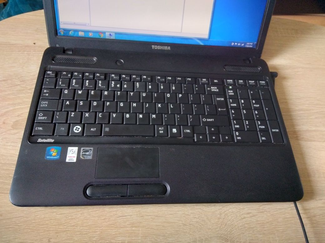 Laptop Toshiba  15,6 inchi