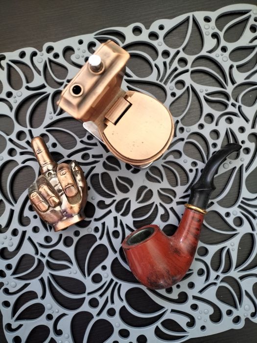 Bricheta cu scrumiera   și pipa