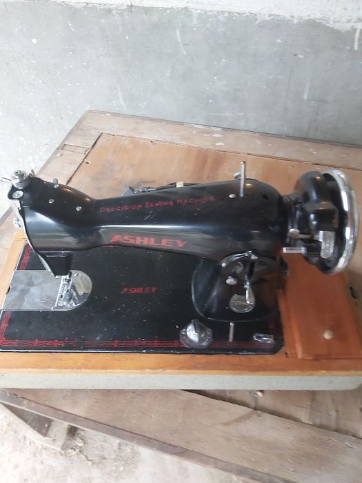 Masină de cusut Laura ashley