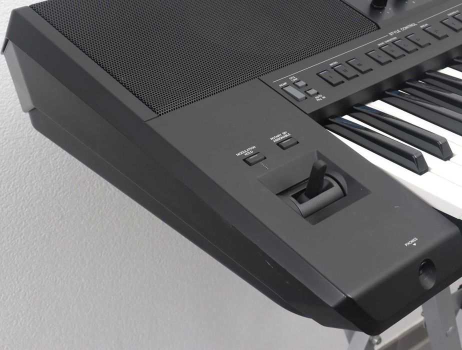 Yamaha PSR-E273 Keyboard Boxed