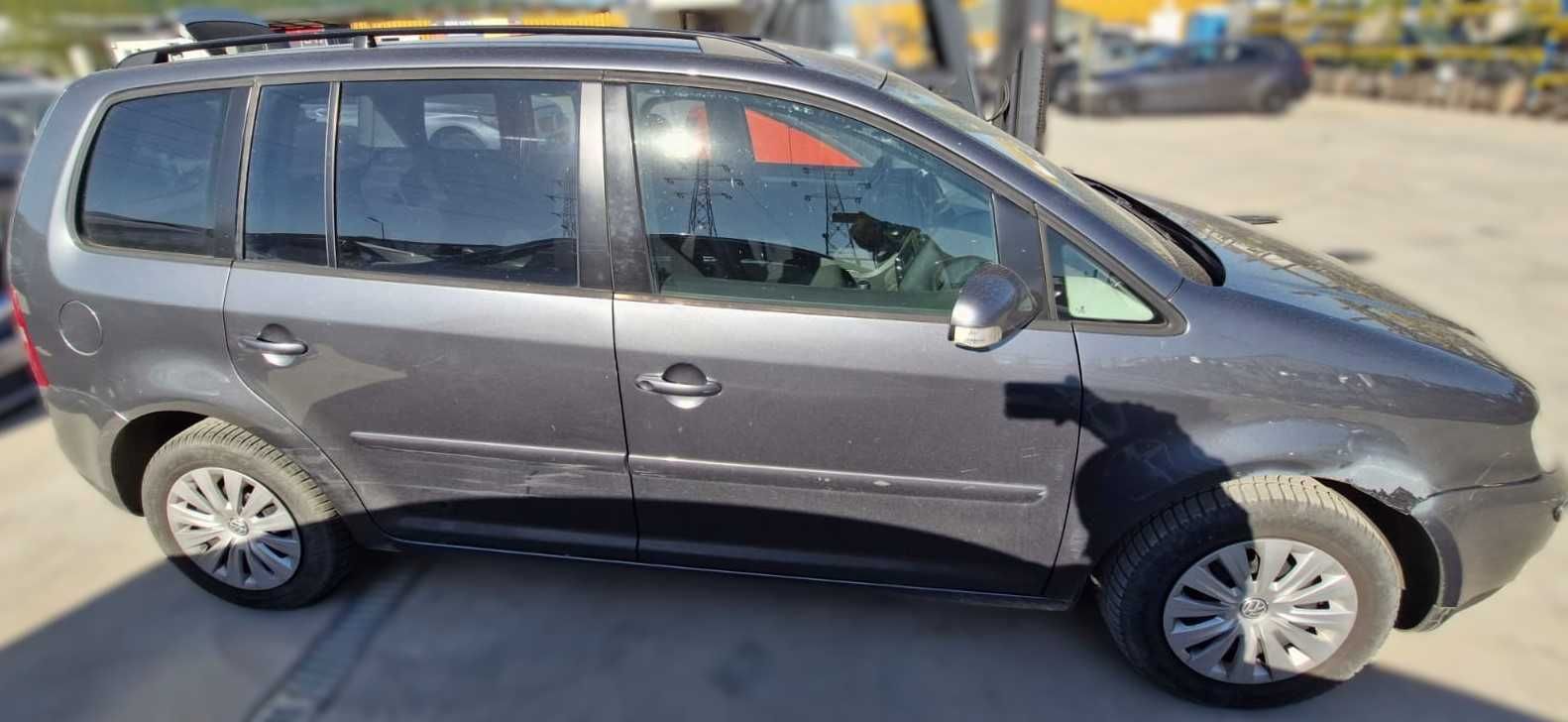 Piese caroserie accesorii motor VW Touran 1.9D 2005 cod motor AVQ