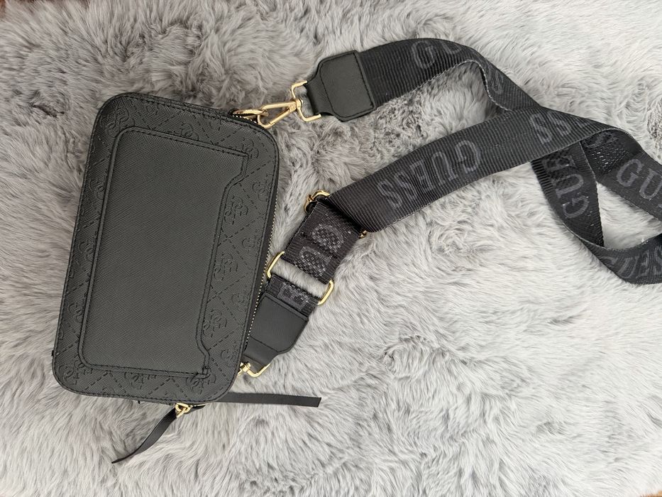 Чанта GUESS. Чанатата е носена 3-4 пъти като чисто нова е