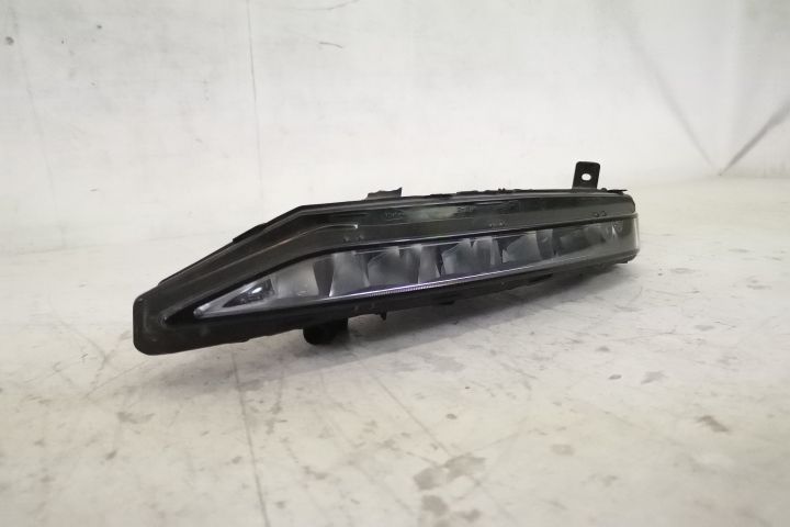 Оригинален ляв LED халоген за мъгла от повредена Шкода / Skoda Superb