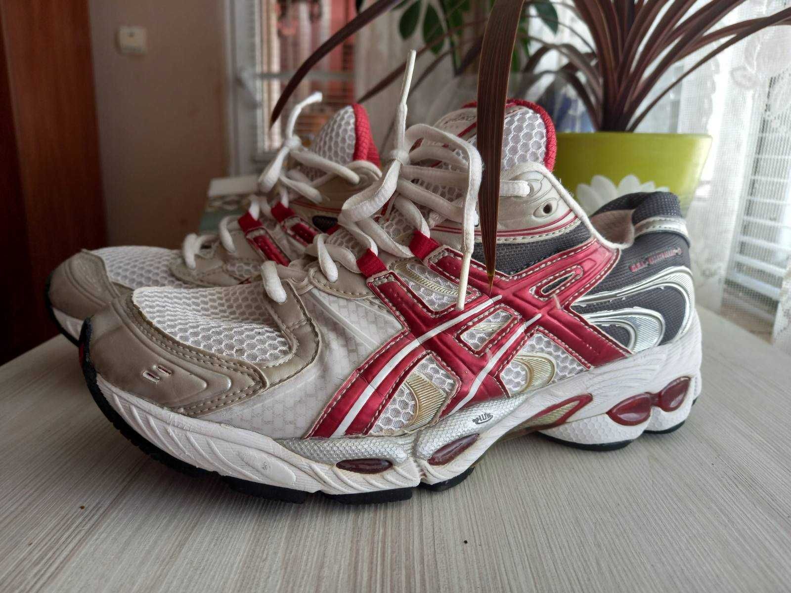 Маратонки    ASICS