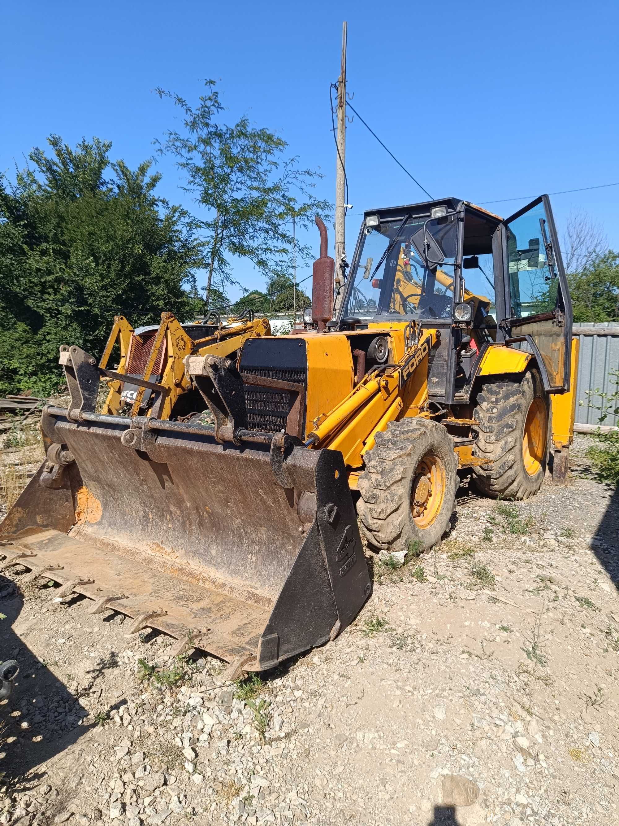 Колесен багер ford 655 c
