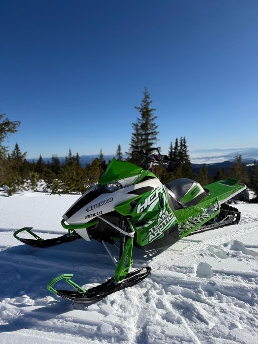Vând arctic cat m8000 Sau schimb cu model mai nou plus diferența