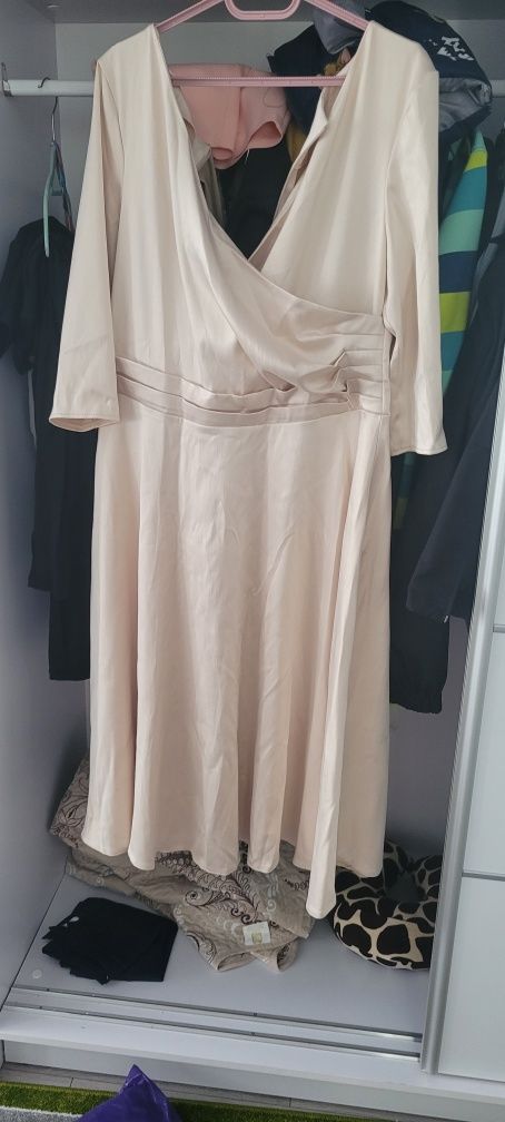 Rochie elegantă nude
