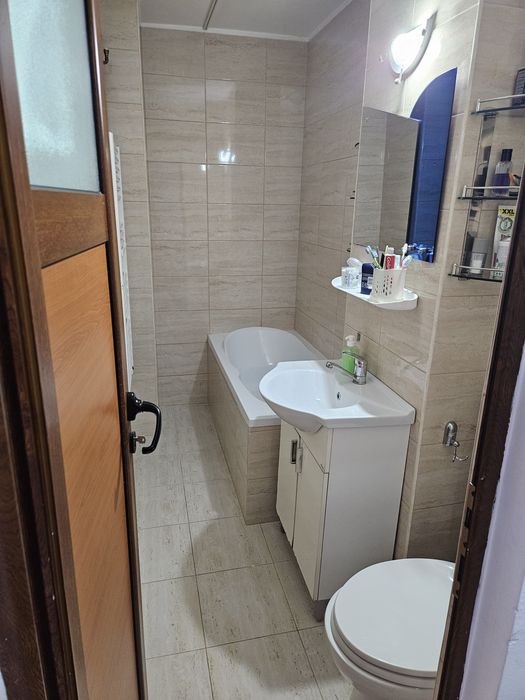 Vand garsoniera sau schimb