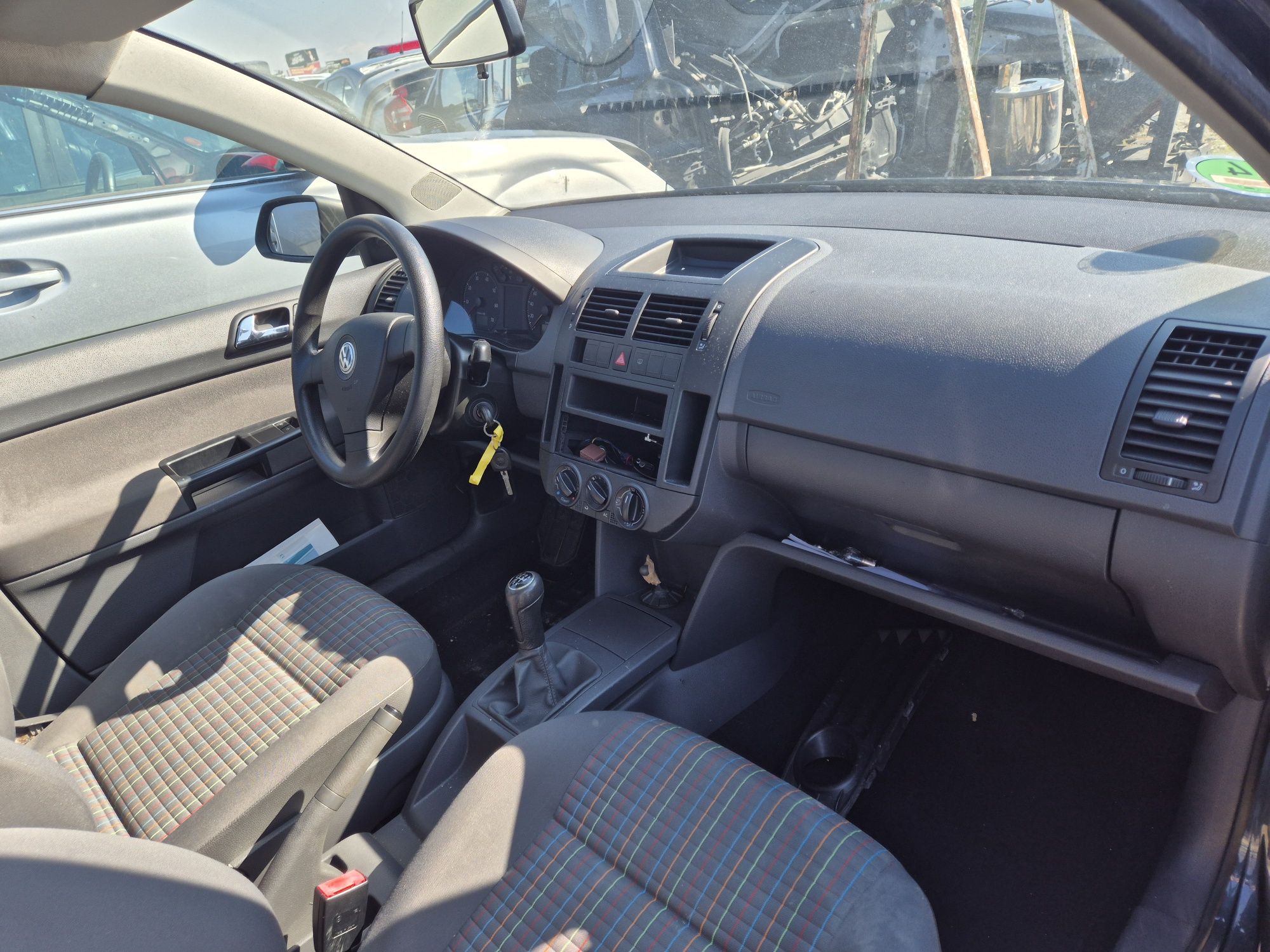 VW-POLO na 4asti