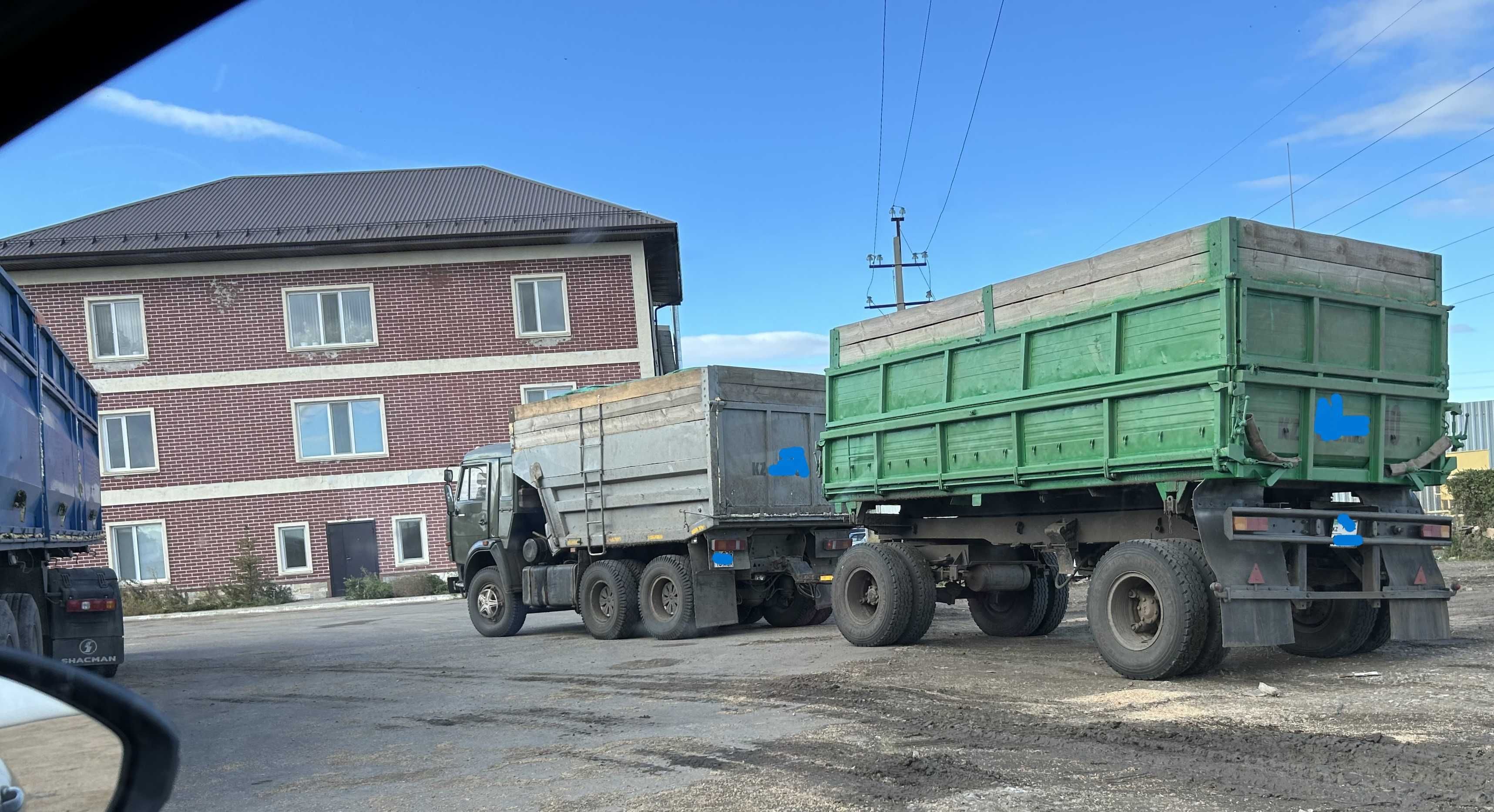 Прицеп на КАМАЗ  сельхозник, отличное