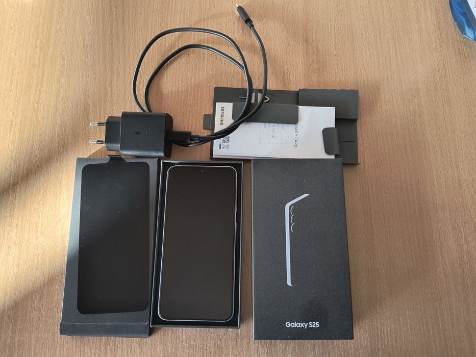 Samsung Galaxy S25 128/12 GB Нов