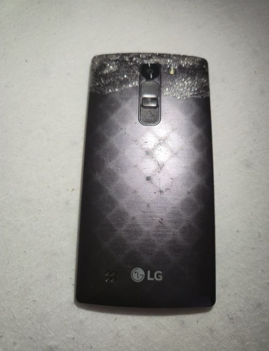 Vand un lg g4c cu 4gb memorie