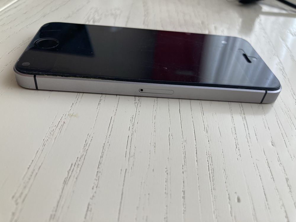 iPhone SE първа генерация 64GB