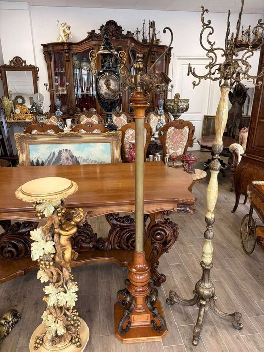 Piedestal sculptat și vopsit manual