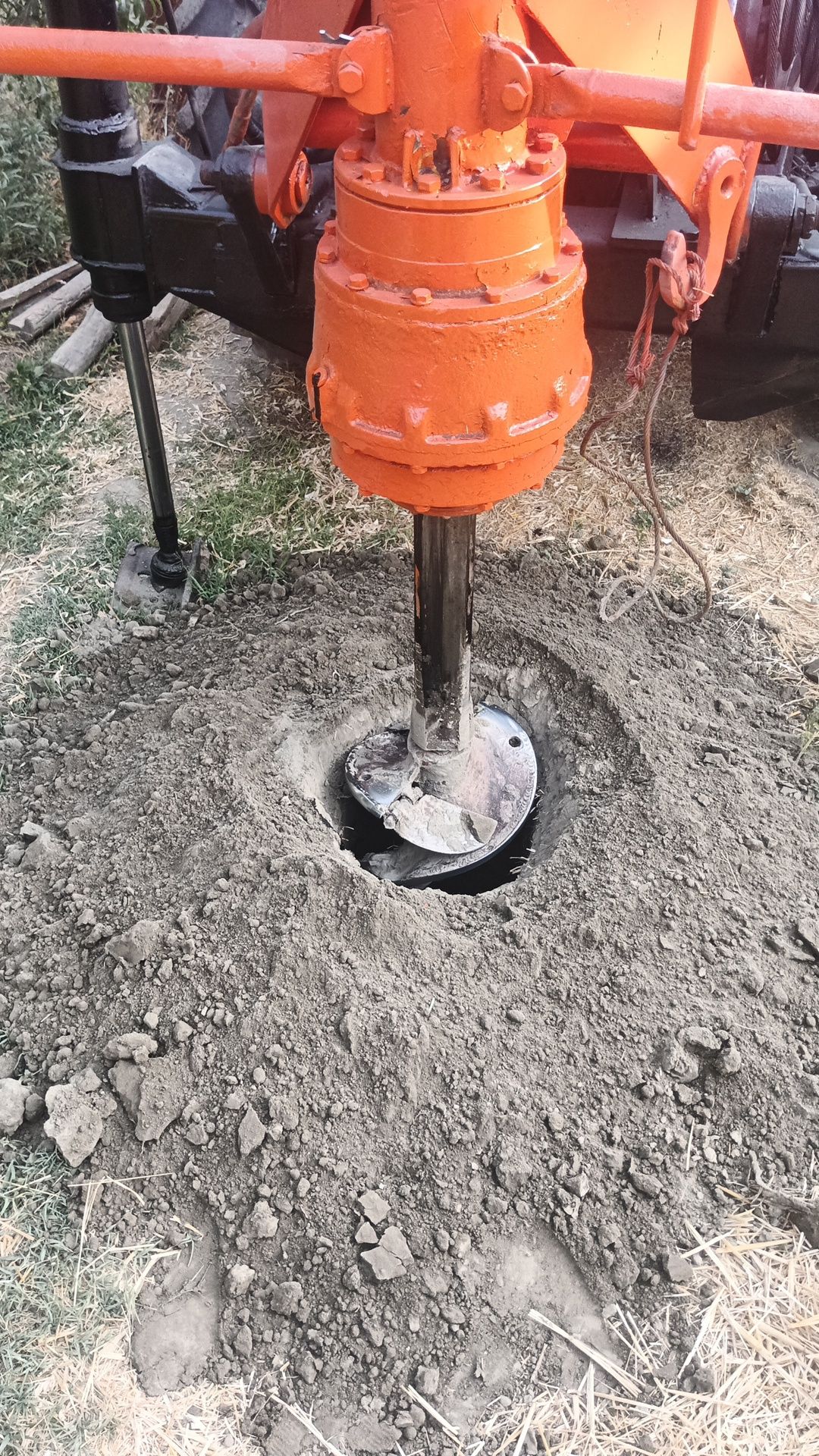 Arenda Yamabur Buravoy xizmati. Mtz 80 traktor