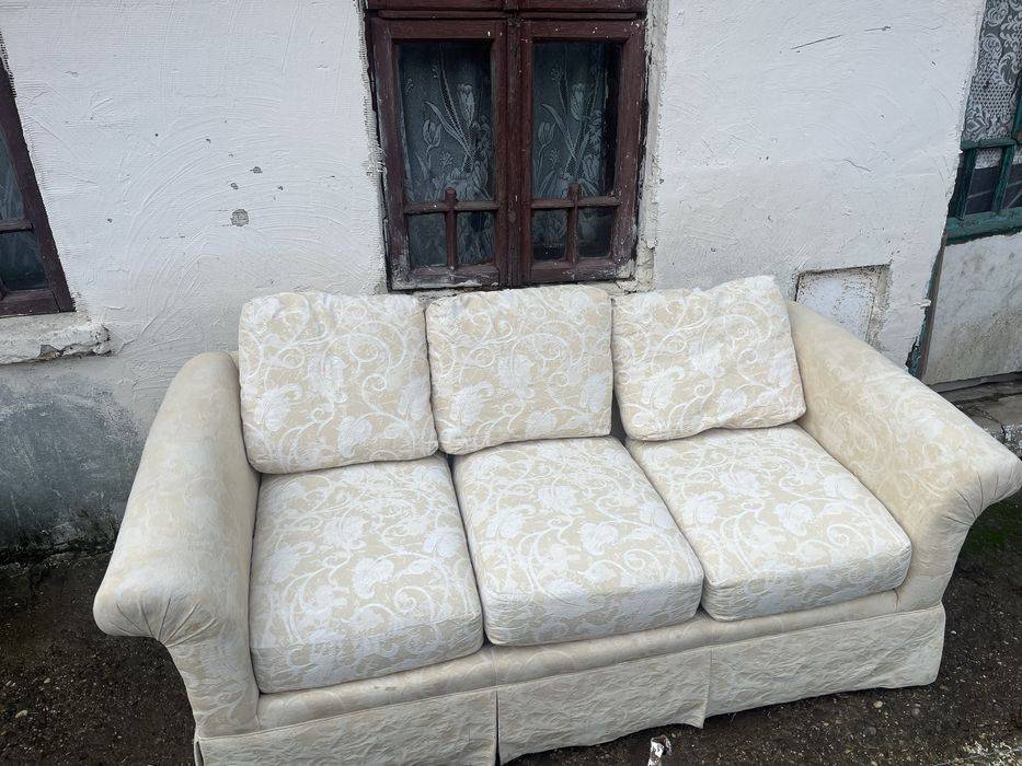 Canapea  3 locuri 1000 ron
