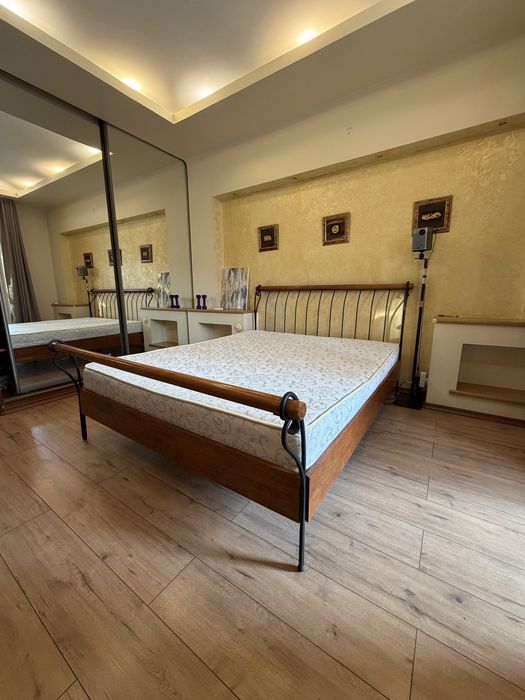 Кованная кровать из натурального дерева