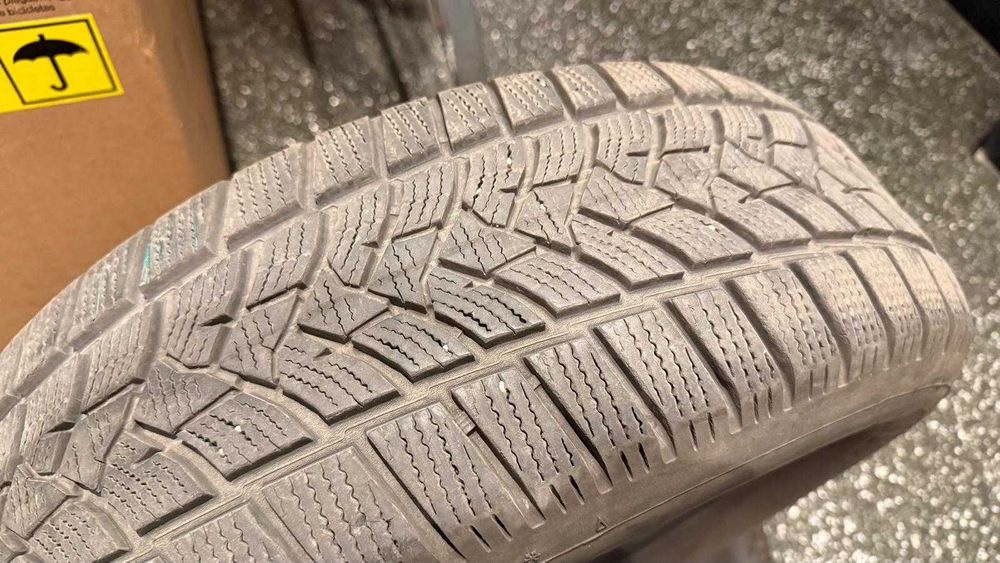 Set 4 anvelope iarna - DUNLOP WINTERSPORT 5 SUV 215/70R16 100T