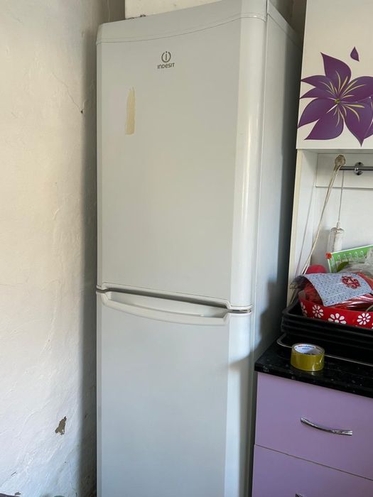 Холодильник indesit