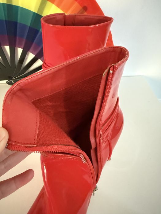 Високи червени боти