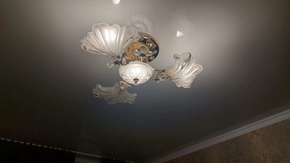 Продам люстру в отличном состоянии