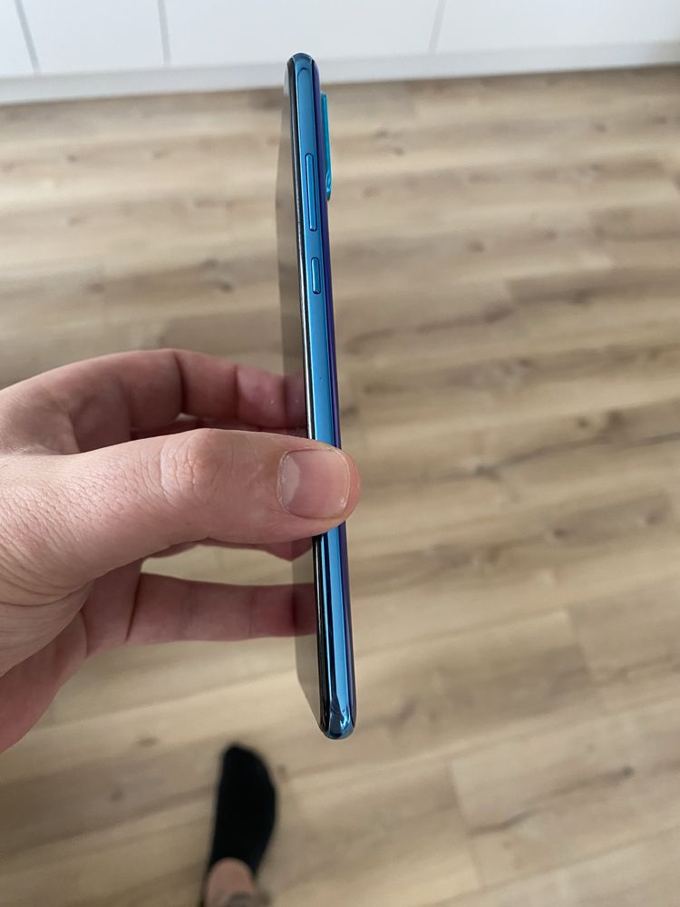 Продавам Huawei p30lite без следи от употреба!