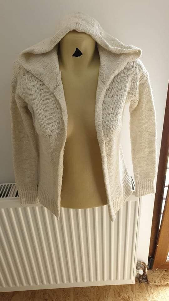 Cardigan alb cu glugă, XS damă 158 copii, 27% lana