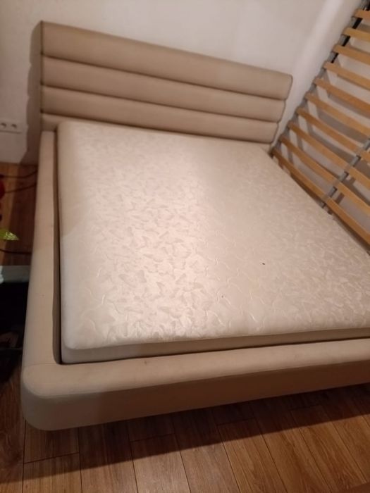 Двухспальная кровать почти новая