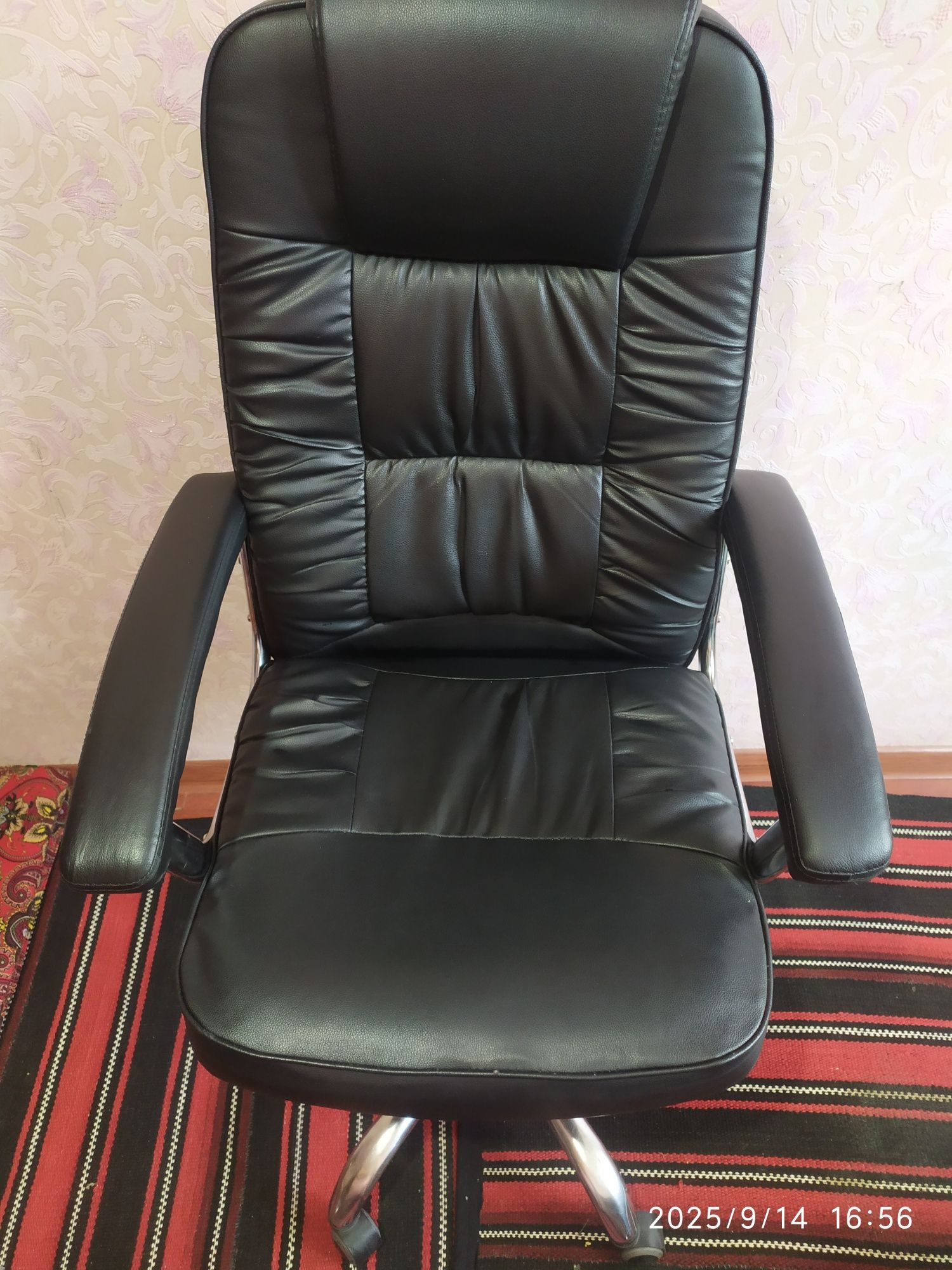 Ofis kreslosi sotiladi.