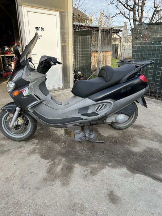 Vand Scuter Piaggio X9