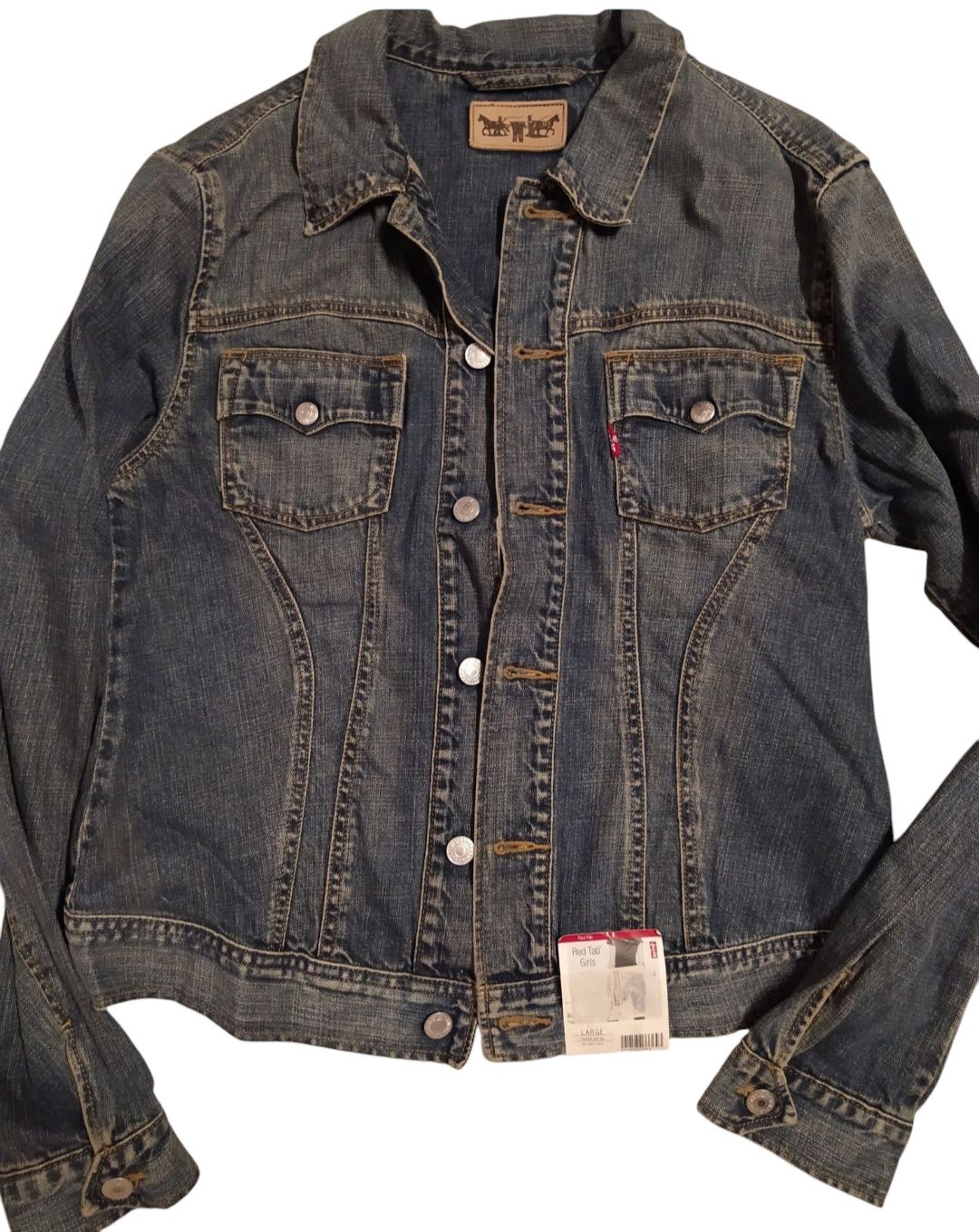 Разпродажба на нови дънкови якета Levi's