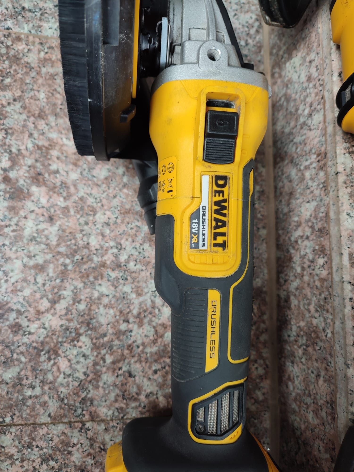 Dewalt polizor , slefuitor pentru beton pe acumulatori