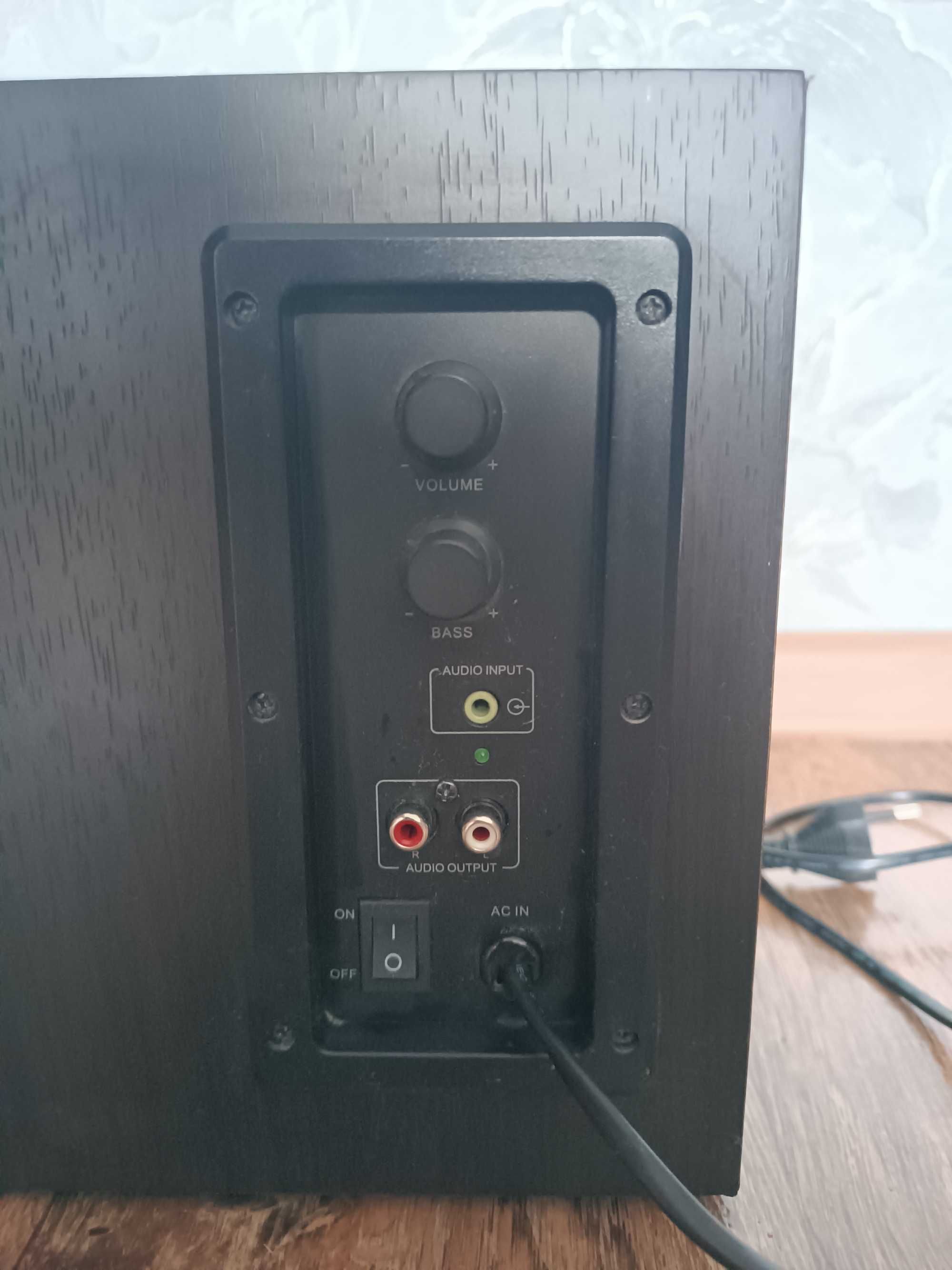 Продам сабвуфер и колонки тип(класс) 2.1