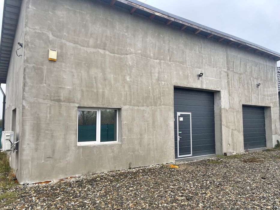 De vânzare Hala ( 106 mp ) cu teren 374 mp
