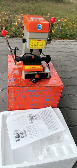 Masina de clonat, copiat  chei DEFU Verticala