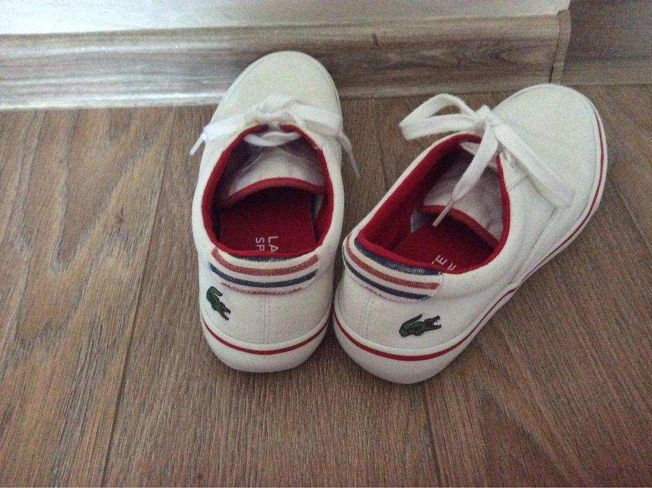 Lacoste adidasi tenesi