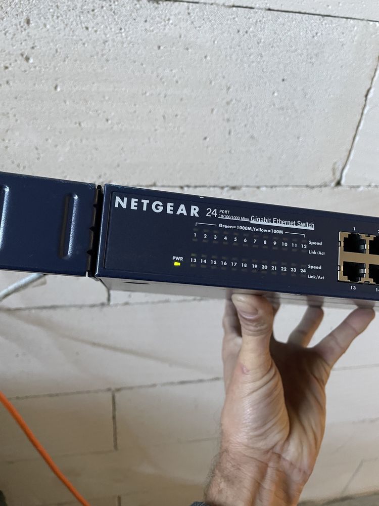 Netgear Switch 24 porturi