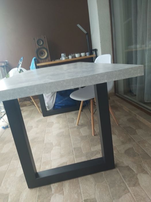 Masă nouă de vânzare