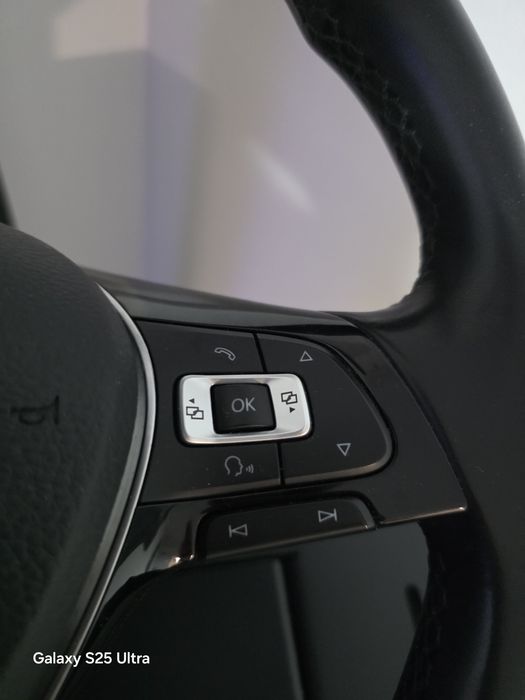 Vând volan si climatronic vw tiguan teșit /passat b8 golf 7