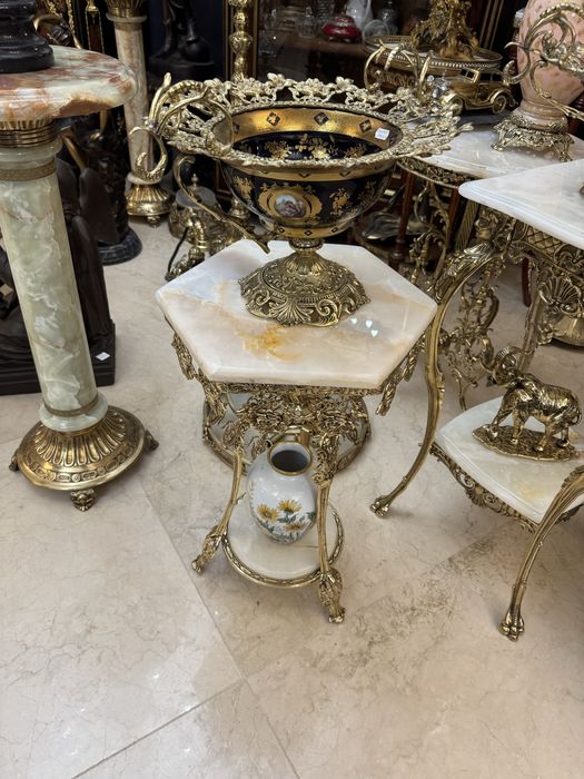 Masa din bronz cu blat din onix