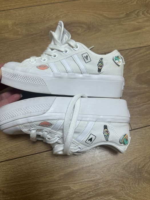 Tenesi adidas,colorati ,marime 35