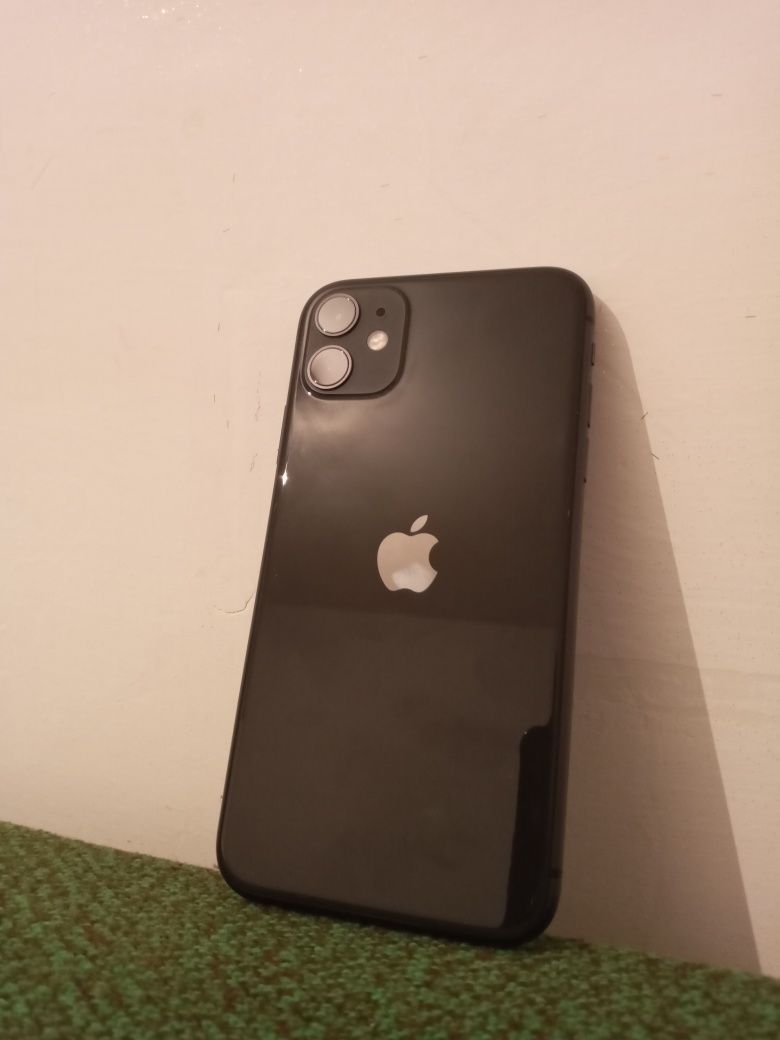 iPhone 11 64Gb продам