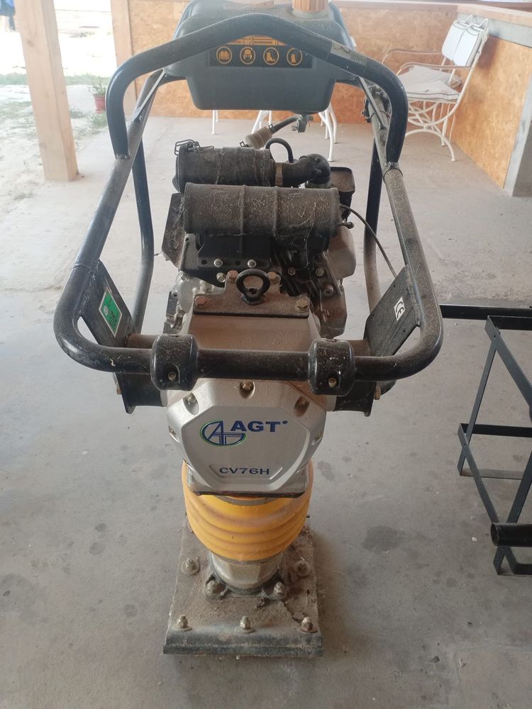 De vanzare generator , mai compactor la pachet 3000 euro