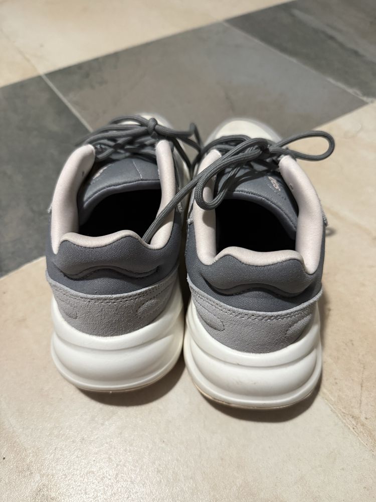 Маратонки Adidas