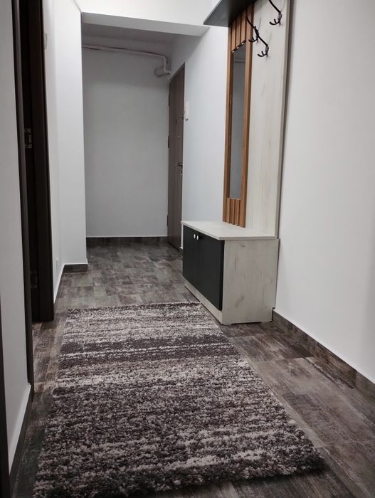 INCHIRIEZ  Apartament in spate la magazin VICTORIA