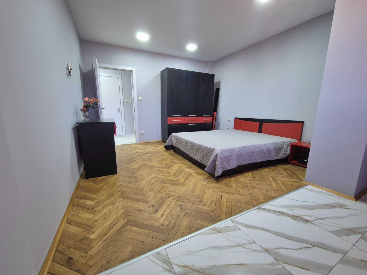Дава се под наем Четиристаен апартамент в Ловеч, Вароша - 94 кв.м за 106000 € - Снимка #3