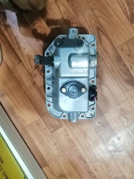 Продам новую крышку кпп на уаз  5-ти ступка