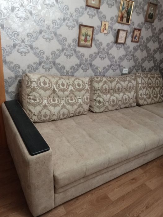 Продам диван угловой