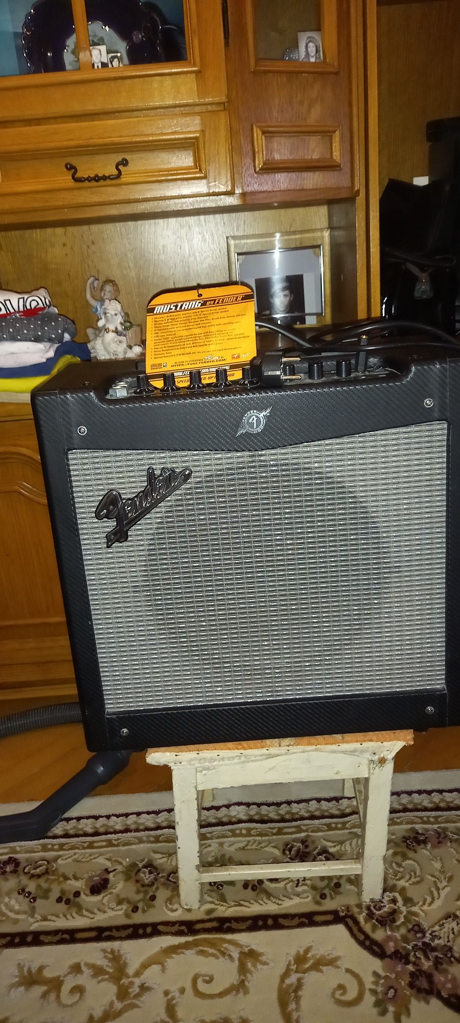 Vând amplificator pentru chitară electrică