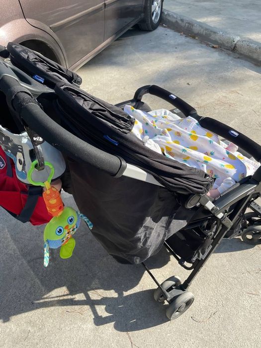 Прогулочная складная коляска для двойняшек Chicco OHlalа Twin.